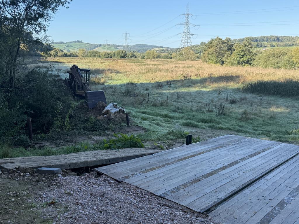 Lot: 22 - RIVER MEADOW PASTURE ADJOINING THE RIVER EXE WITH ROAD ACCESS - View of the bridge to land